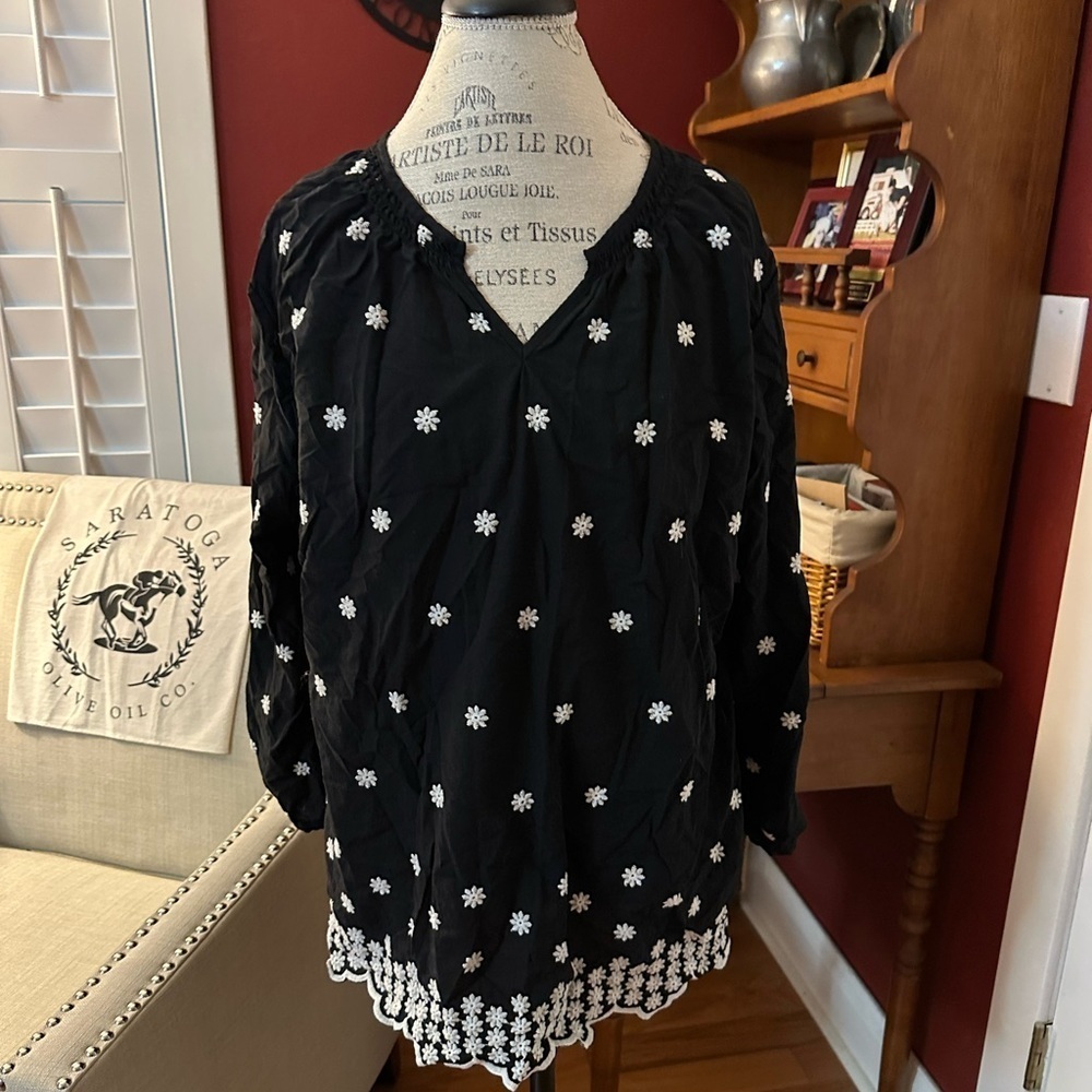 Adiva Black and White Relaxed Embellished Blouse